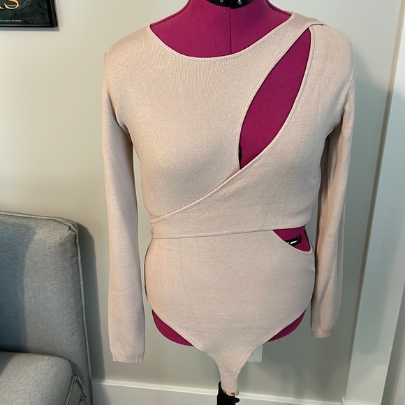 ASTR the Label Beige Asymmetrical Sweater Medium - Picture 1 of 3
